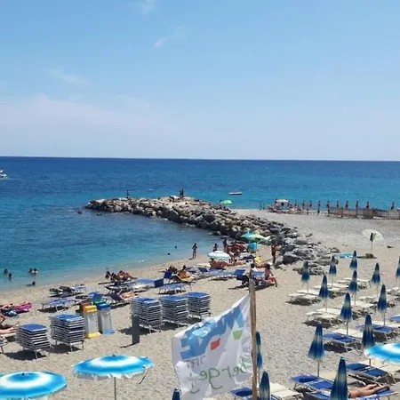 Апартаменты Una Finestra Sul Mare Monolocale *