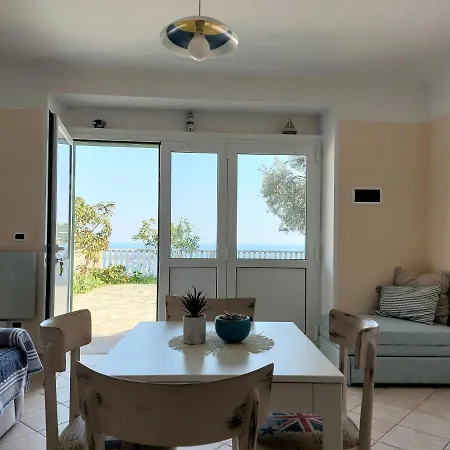 Апартаменты Una Finestra Sul Mare Monolocale *