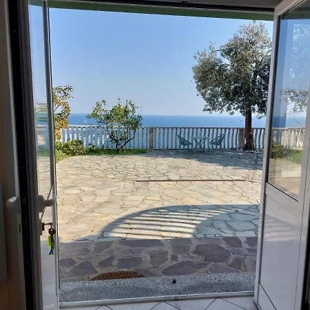 Una Finestra Sul Mare Monolocale * Берджеджи