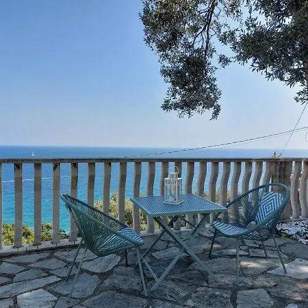 Una Finestra Sul Mare Monolocale Берджеджи