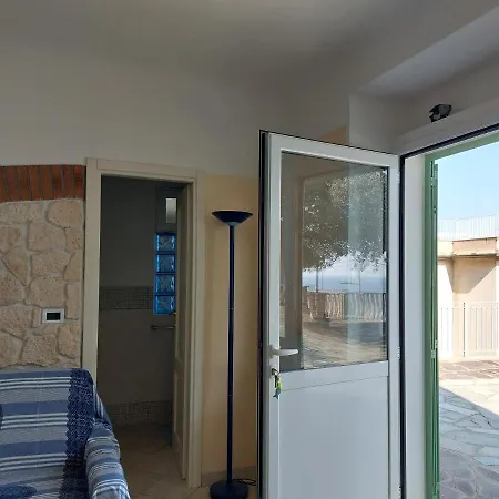 Апартаменты Una Finestra Sul Mare Monolocale Берджеджи